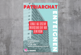 Plakat der Kundgebung: Patriarchat enteignen - Gewalt hat System! Wiederstand geht nur gemeinsam Plakat der Kundgebung "Patriarchat enteignen" vor einer grauen Wand. Das Plakat ist in hellblau und rot gehalten. Die Umrisse eines grauen Hauses sind zu sehen. Weitere Aufschrift: Gewalt hat System! Wiederstand geht nur gemeinsam.