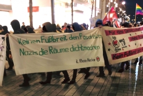 Transparent "Kein Fußbreit den Faschisten - Nazis die Räume dichtmachen"