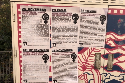 Fünfsprachige Wandzeitung der IL Rhein-Neckar zum internationalen Tag gegen Gewalt an Frauen