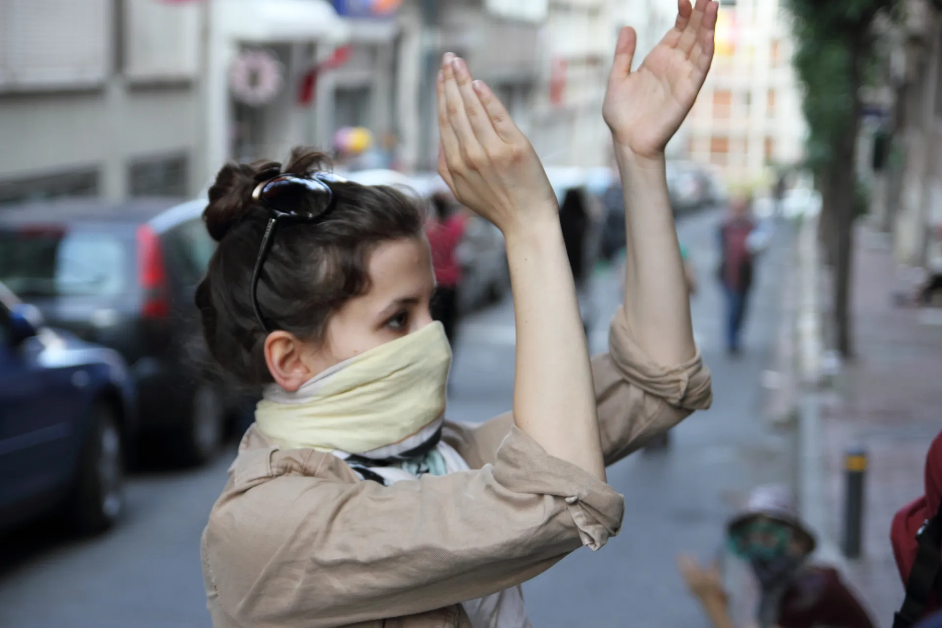 Protestierende Person