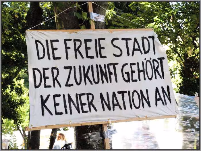 ie freie Stadt der Zukunft gehört keiner Nation an