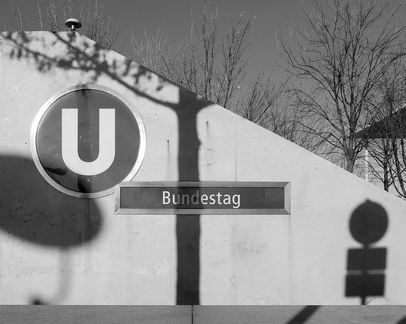 »Bundestag«, von A_Peach.