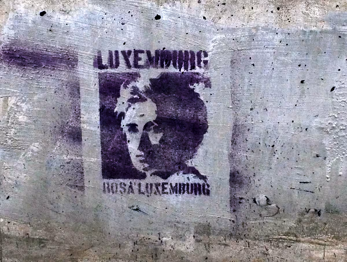 Stencil auf einer Hauswand mit dem Konterfei von Rosa Luxemburg