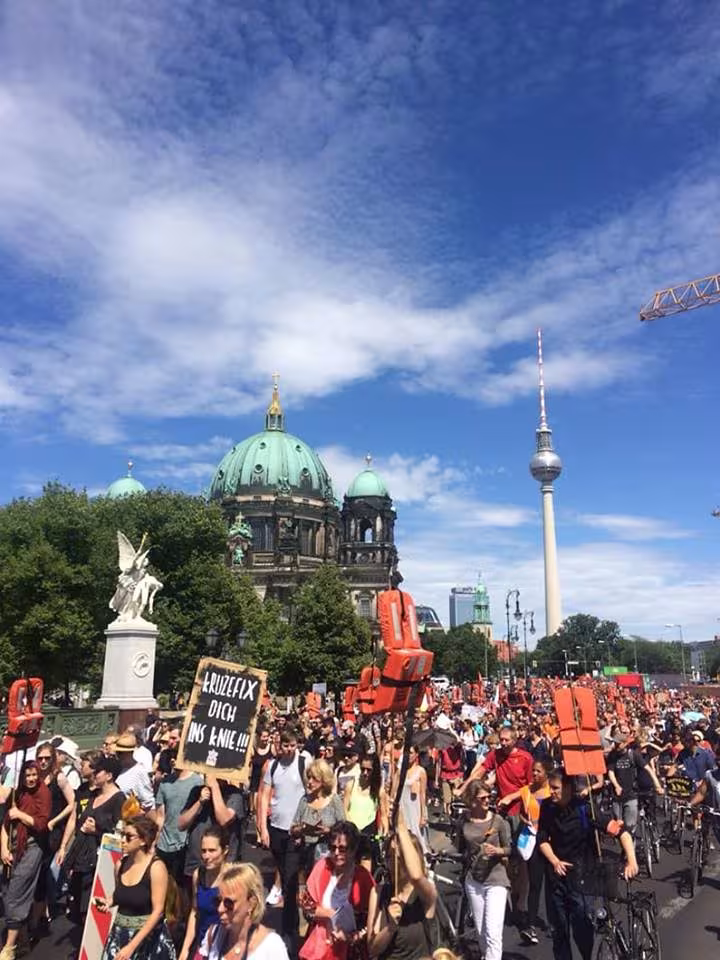 große Seebrücken-Demo in Berlin