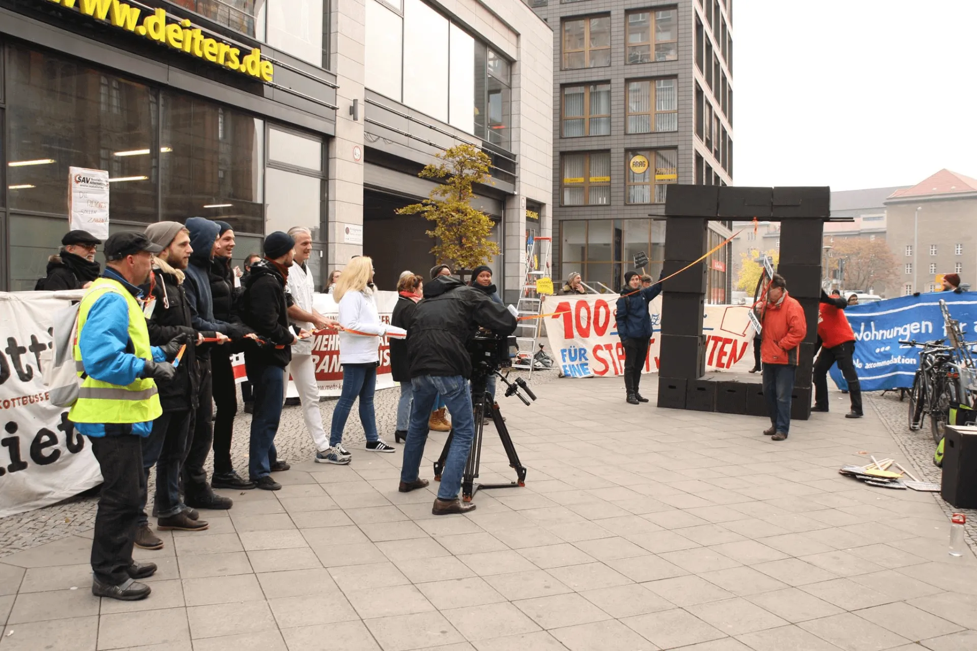 Beschäftigte und Initiativen ziehen an einem Strang, um die Schwarze Null zu stürzen