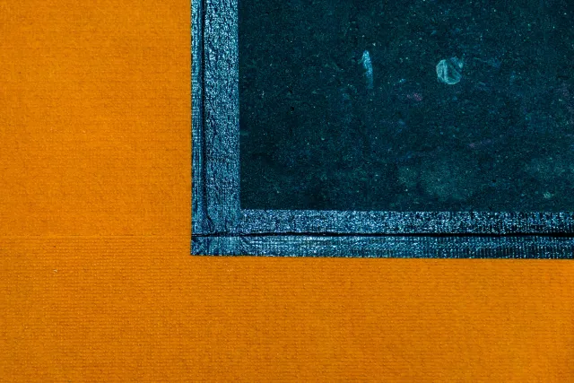 orange-blauer Teppich