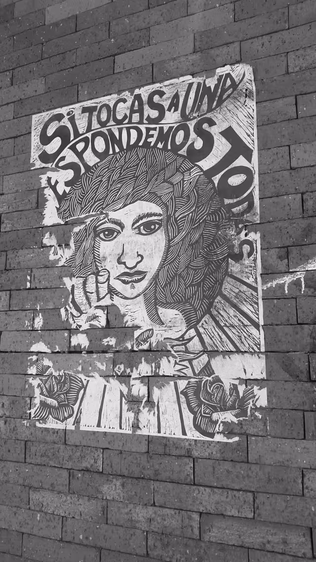 Grafitti "Si tocas a una espondemos todas"