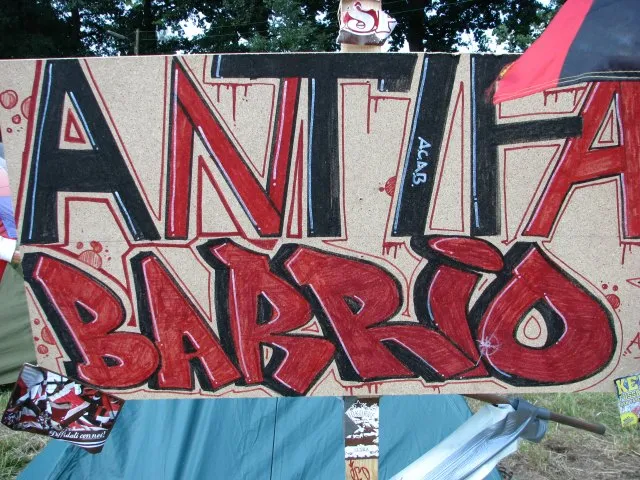 schwarz rotes Grafitti "Antifa Barrio"
