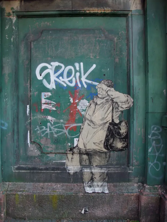 Grafitti "Strike" auf einer Haustür 
