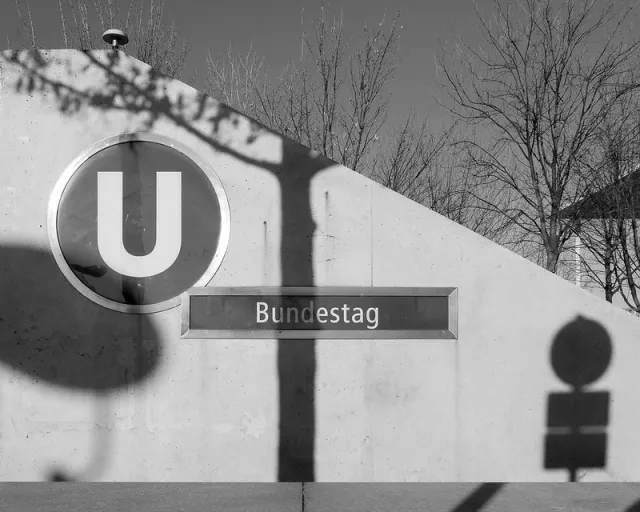 »Bundestag«, von A_Peach.