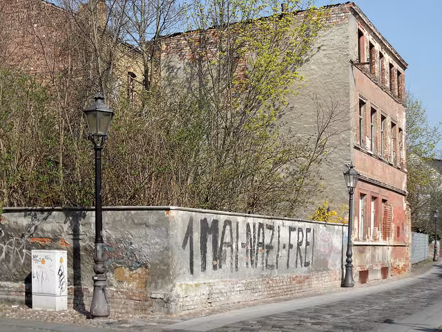 Grafitti auf einer Maus "1. Mai nazifrei"