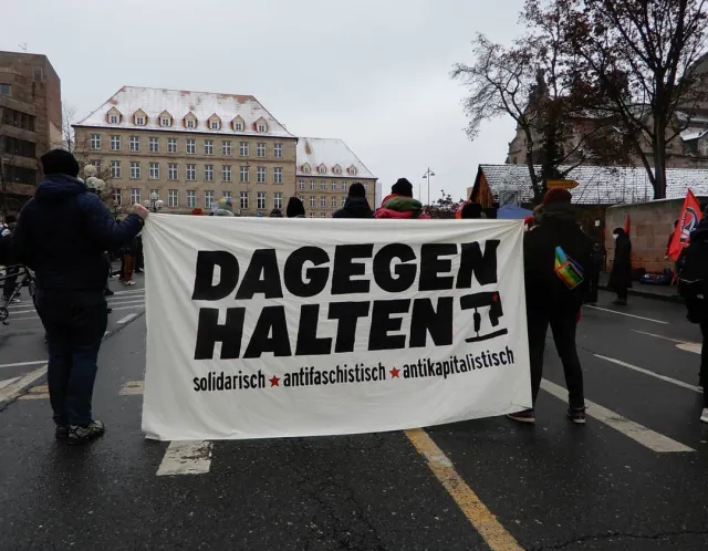 Dagegen halten