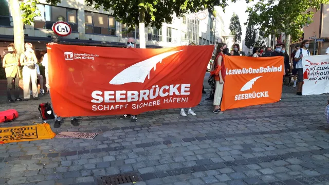 Moria brennt und wir protestieren.
