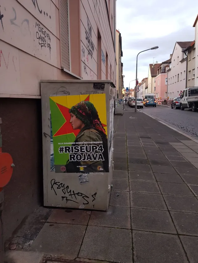 Plakat an Stromkasten